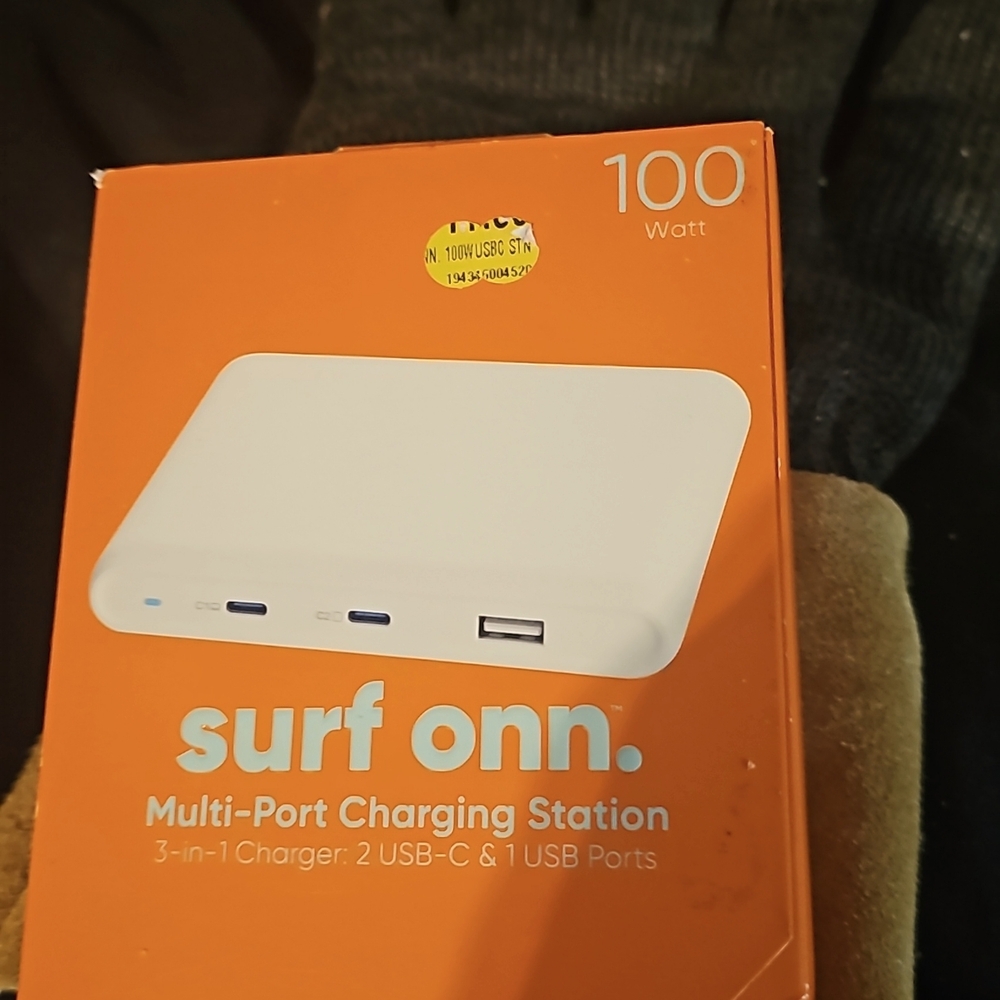 100w dual usb-c + usb-a charging station.